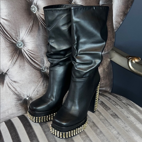 🖤🐝 ✨ Azalea Wang Black Gold Studded Slouchy Platform Mid-Calf Boots - Picture 4 of 10
